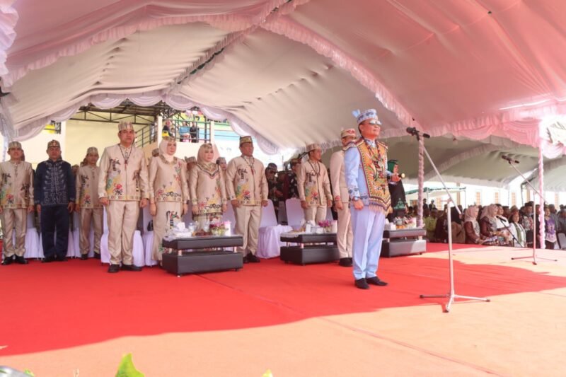 Kapolres Pulang Pisau dan Ketua Bhayangkari Hadiri Upacara Harjad Kabupaten Pulang Pisau ke-23, Wujudkan Sinergi dan Dukungan