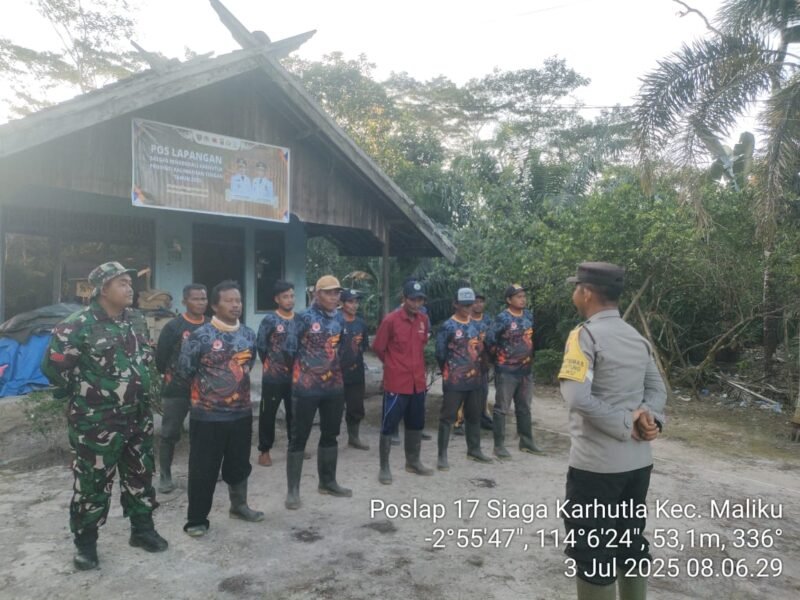 Personel Pos Lapangan (Poslap) 17 di Wilkum Polsek Maliku Apel Kesiapan Patroli Karhutla