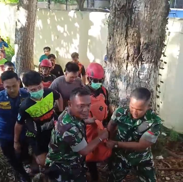 Mayat Ditemukan di Sungai Barabai, Babinsa dan Warga Sigap Bantu Evakuasi