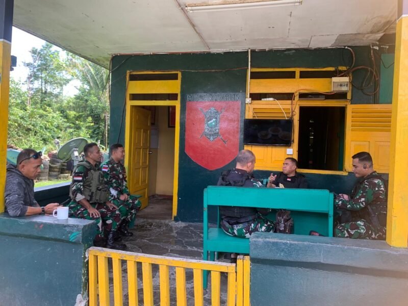 Satgas Yonif 611/Awl, Terima Kunjungan Senior Technical Expart TNI SRM PT. FI, Bentuk Kepedulian Pimpinan