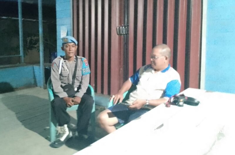 Polsek Sebangau Kuala Aktif Sambangi Warga di malam hari.