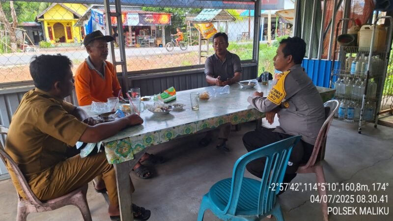 Bhabinkamtibmas Polsek Maliku Duduk Bersama Warga Masyarakat Sampaikan Himbauan Kamtibmas