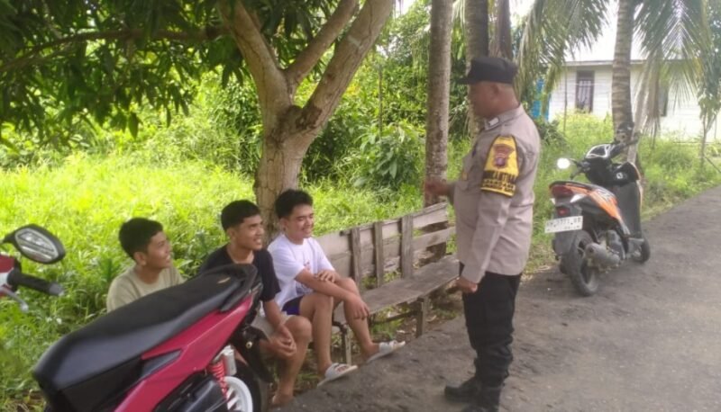 Tindak Lanjuti Aduan Kenakalan Remaja di Medsos, Bripka Slamet Rianto Gelar Sosialisasi di Desa