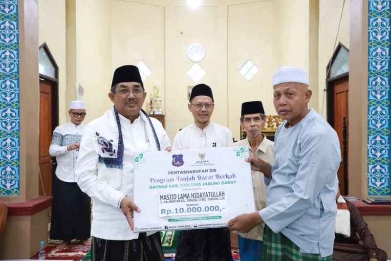 Bupati Tanjab Barat Gelar safari subuh di masjid lama Hidayatullah di jalan Kalimantan kelurahan Tungkal ll