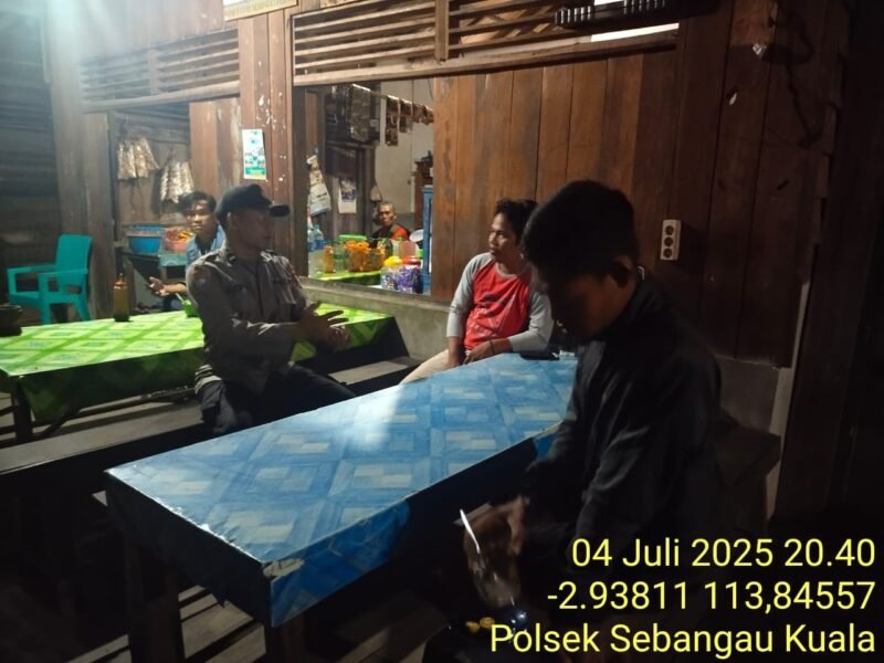 Personil Polsek Sebangau Kuala sambangi Warga Sekitar dan menyampaikan Himbauan Kamtibmas kepada masyarakat