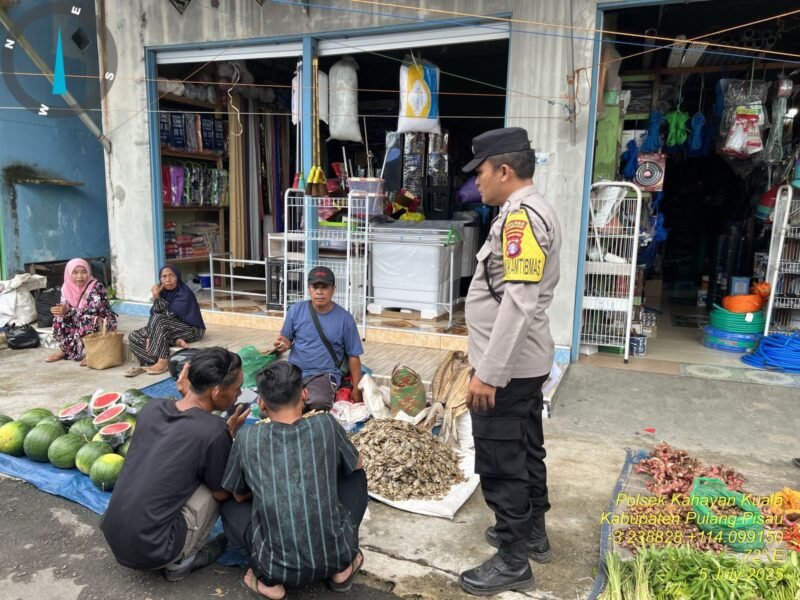Personel Polsek Kahayan Kuala menyampaikan pesan Kamtibmas, dan Himbauan kamtibmas dan mendukung Program pemerintah terkait ketahanan pangan