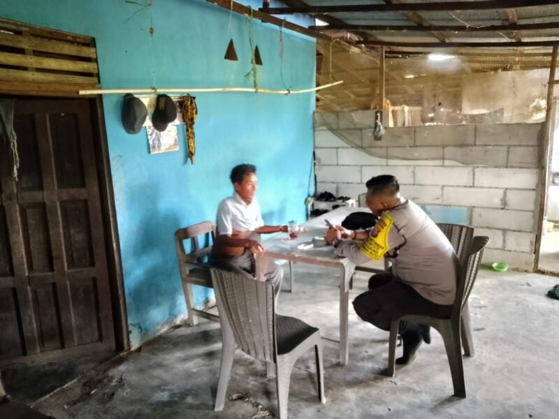 Wujud Kedekatan Dengan Masyarakat, Bhabinkamtibmas Aktif Sambangi Warga Desa Binaanya