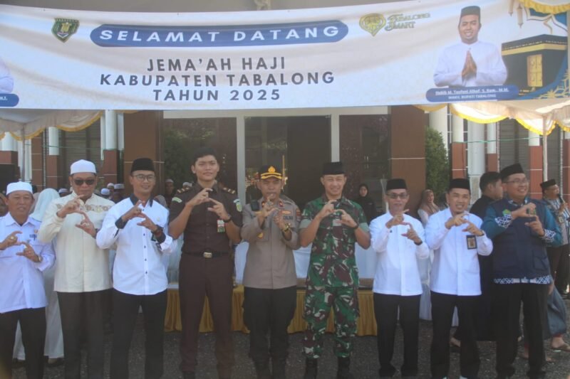 Jemaah Haji Kloter 13 Tiba, Dandim 1008 dan Pejabat Daerah Turut Menyambut