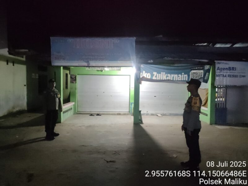 Polsek Maliku Monitoring Situasi Kamtibmas dilingkungan Pertokoan dalam Kegiatan Patroli Malam