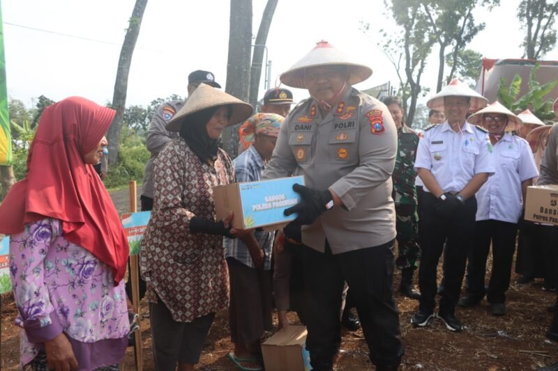 Kolaborasi Untuk Swasembada : Polres Pasuruan Tanam Jagung Serentak di Lahan Perhutanan Sosial