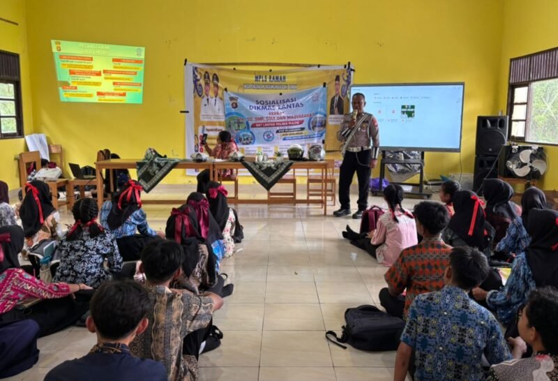 Sosialisasi Tertib Berlalu Lintas: Satlantas Edukasi Pelajar Soal UU No. 22 Tahun 2009 dan Helm Standar