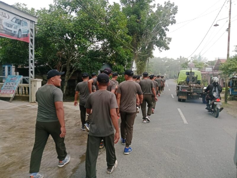 Anggota Kodim 1002/HST Gelar Jalan Santai untuk Jaga Kebugaran
