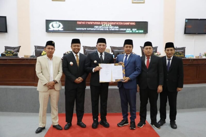 DPRD Kabupaten Sampang Mengadakan Rapat Paripurna dengan agenda Persetujuan bersama terhadap Rancangan Peraturan Daerah (Raperda) Telah di Sahkan