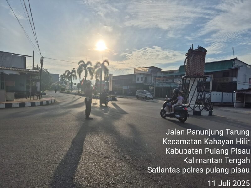 Hadir di Tengah Masyarakat, Satlantas Lakukan Pengaturan Lalu Lintas Pagi Hari