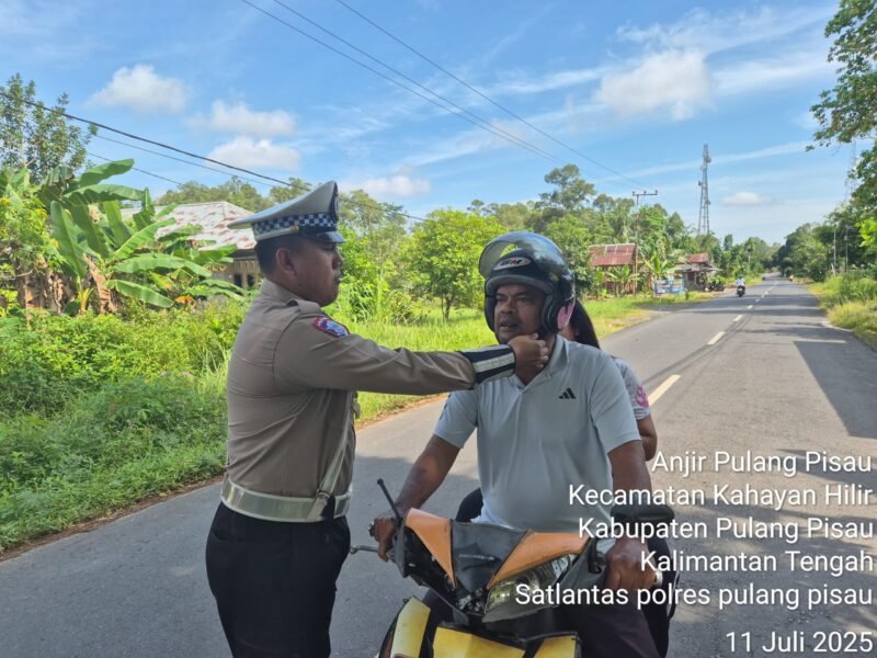 Satlantas Polres Pulang Pisau Sosialisasi, Penggunaan Helm dengan Benar
