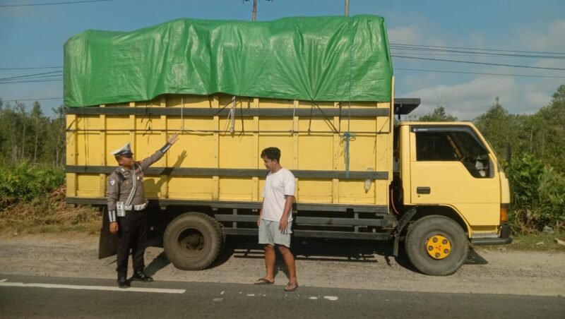 Kendaraan Overload Dicegat, Sopir Diberi Teguran