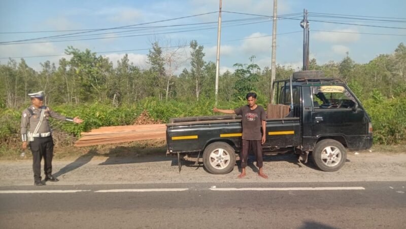 Truk Overload Dicegat, Sopir Diberi Teguran