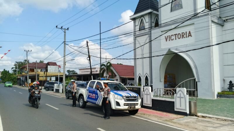 Pastikan Ibadah Minggu Lancar, Sat Lantas Polres Pulang Pisau Siaga di Gereja