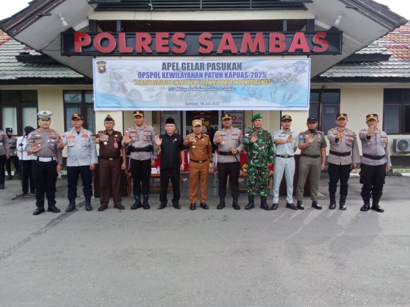 Wakili Dandim, Pasi Ops Kodim 1208/Sambas Hadiri Gelar Pasukan Patuh Kapuas 2025 Polres Sambas