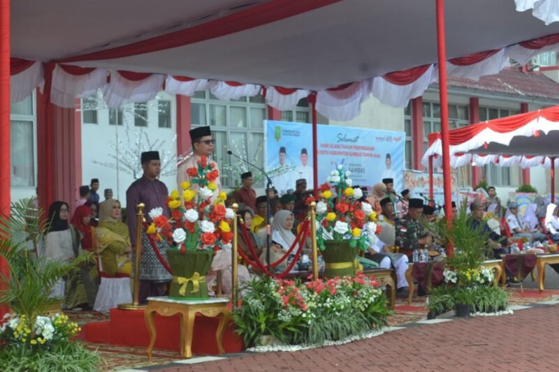 Dandim 1208/Sambas Hadiri Upacara Peringatan Ke 26 Perpindahan Ibukota Kabupaten Sambas