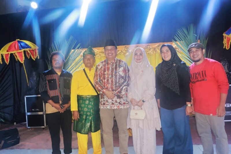 Wabup Tanjab Barat Hadiri Pagelaran Tari Inai, yang di gelar oleh yayasan gena budaya Nusantara yang di gelar di gedung runtuh