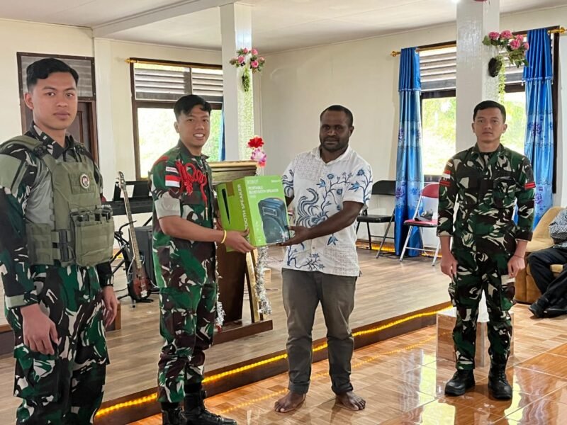 Jalin Kebersamaan, Satgas Pam Obvitnas PT.Freepot Indonesia, Yonif 611/Awang Long Melaksanakan Ibadah Bersama Masyarakat Desa Banti