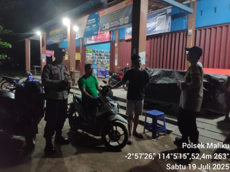Personel Polsek Maliku, Melaksanakan Patroli Malam di lingkungan Pemukiman warga Masyarakat