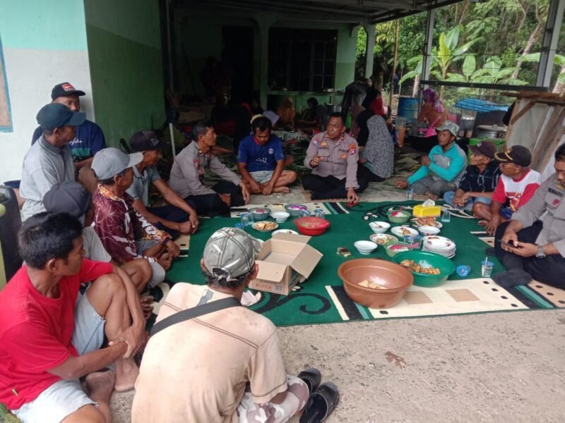 Lewat Sambang, Personil Sat Binmas Polres Pulang pisau Wujudkan Kamtibmas Kondusif
