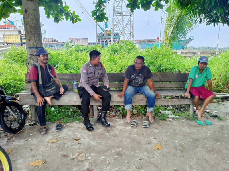 Sat Binmas, Lalukan Sambang Dan Berikan Himbauan Kamtibmas Kepada Masyarakat