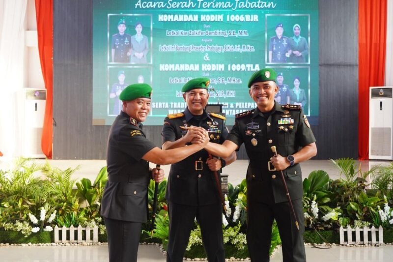 Danrem 101/Antasari Resmi Serahkan Tongkat Komando Dandim 1009/Tla Kepada Letkol Inf Adhy Irawan, S.I.P., M.H.I
