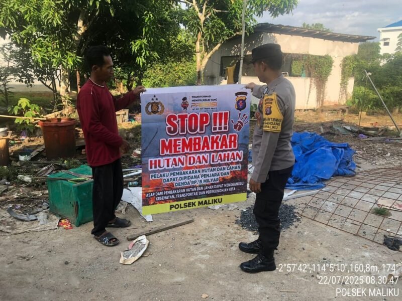 Menyambangi Desa Binaannya Bhabinkamtibmas Polsek Maliku Sampaikan Edukasi Larangan Karhutla