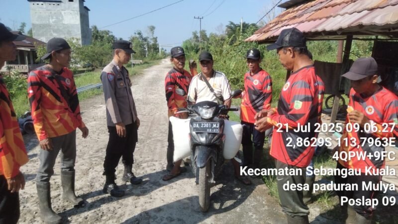 Sambangi Warga, Dengan Humanis, personel Polsek Sebangau Kuala Sampaikan Pesan Kamtibmas kepada Warganya

