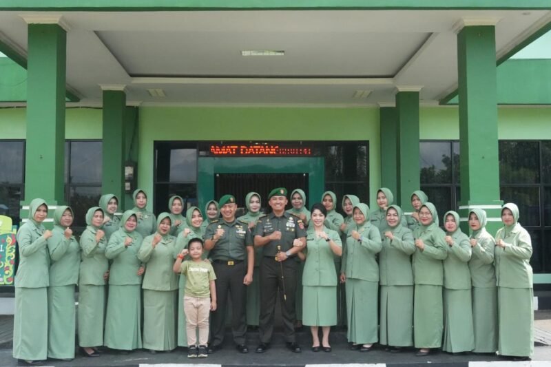 Suasana Haru Warnai Acara Tradisi Pelepasan Pejabat Lama Dandim 1009/Tanah Laut