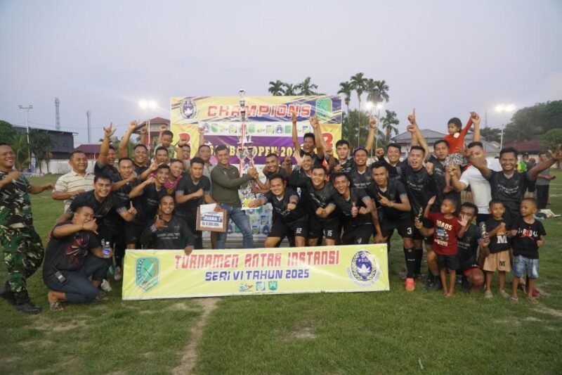 Kodim 1208/Sambas Raih Juara 1 Pertandingan Sepak Bola Antar Instansi Se. Kab. Sambas