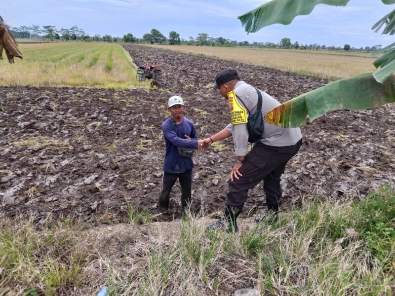 Dengan Rutin Sambang, Bhabinkamtibmas Food Estate Sampaikan Pesan Kamtibmas