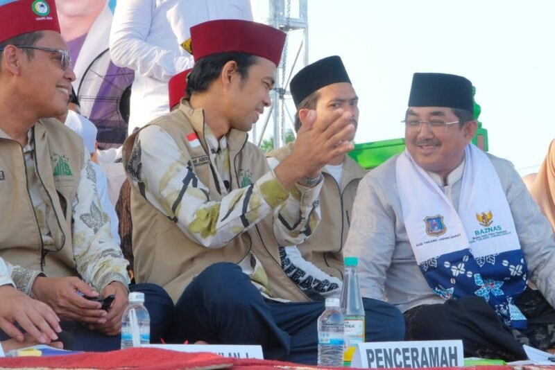 Bupati dan Ribuan Warga, hadiri Tablig Akbar Bersama UAS di alun alun kota Kuala tungkal