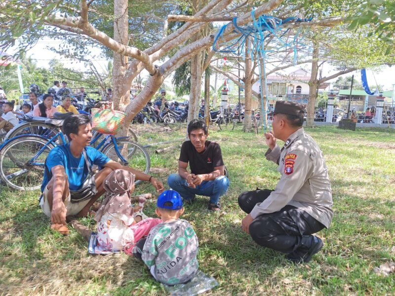 Personil sat binmas melaksanakan sambang kepada masyarakat