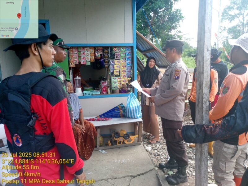 Personel Polsek Kahayan Kuala sambangi warga dan Memberikan himbauan Tentang Larangan Membakar hutan dan lahan