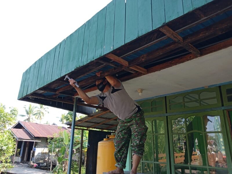 SATGAS TMMD KE-125 KODIM 1007/BANJARMASIN GERAK CEPAT REHAB MUSHOLLA DI LOKASI TMMD