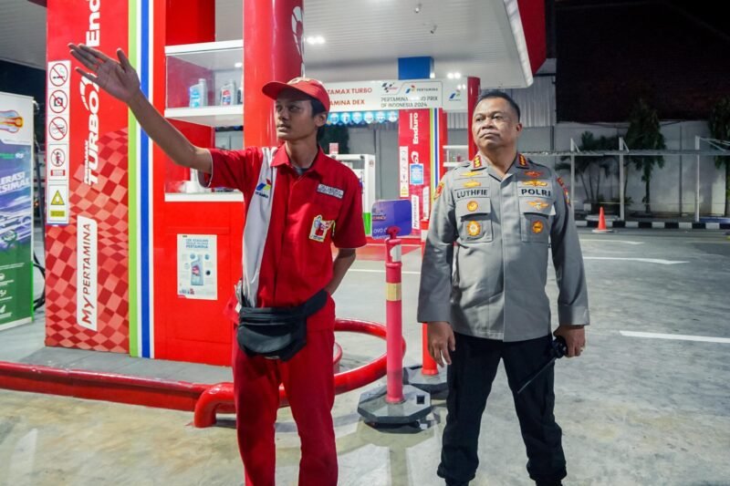 Malam Surabaya Lebih Aman: Kapolrestabes Pimpin Patroli Skala Besar Tiga Pilar