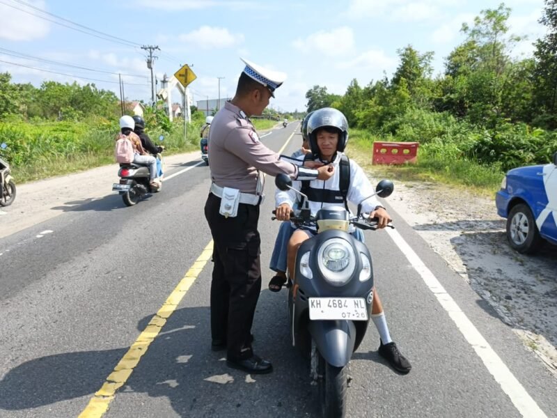Satlantas Polres Pulang Pisau Sosialisasi, Penggunaan Helm dengan Benar