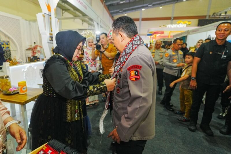 Kapolri Nikmati “Kupi Khop” di Stan Bhayangkari Aceh
