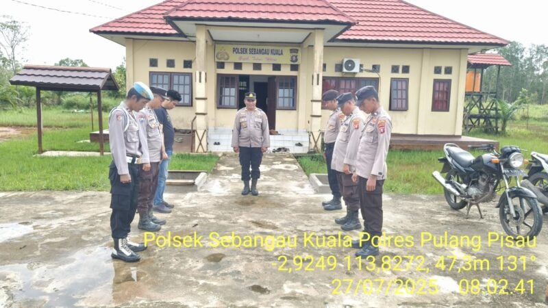 Personil polsek sebangau kuala melaksanakan serah terima piket penjagaan mako polsek sebangau kuala