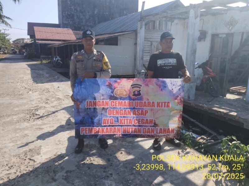 Personel Polsek Kahayan Kuala sambangi warga dan Memberikan himbauan Tentang Larangan Membakar hutan dan lahan