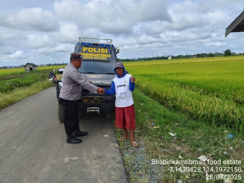 Bhabinkamtibmas Food Estate Sambangi Warga sekaligus Sisipkan Pesan Kamtibmas