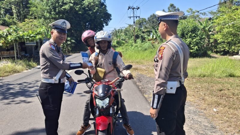 Pembagian Brosur, Kamseltibcarlantas kepada Pengguna Jalan