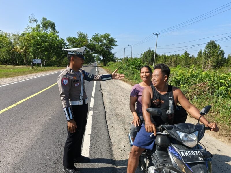 Terapkan Disiplin Dalam Berlalu Lintas, Unit Kamsel Lakukan Teguran Kepada Pengendara Tidak Pakai Helm