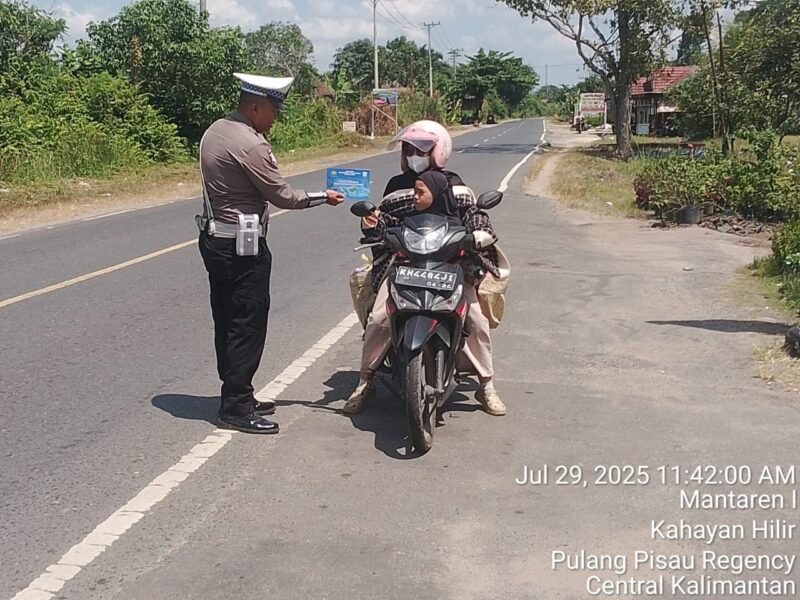 Pembagian Brosur, Kamseltibcarlantas kepada Pengguna Jalan