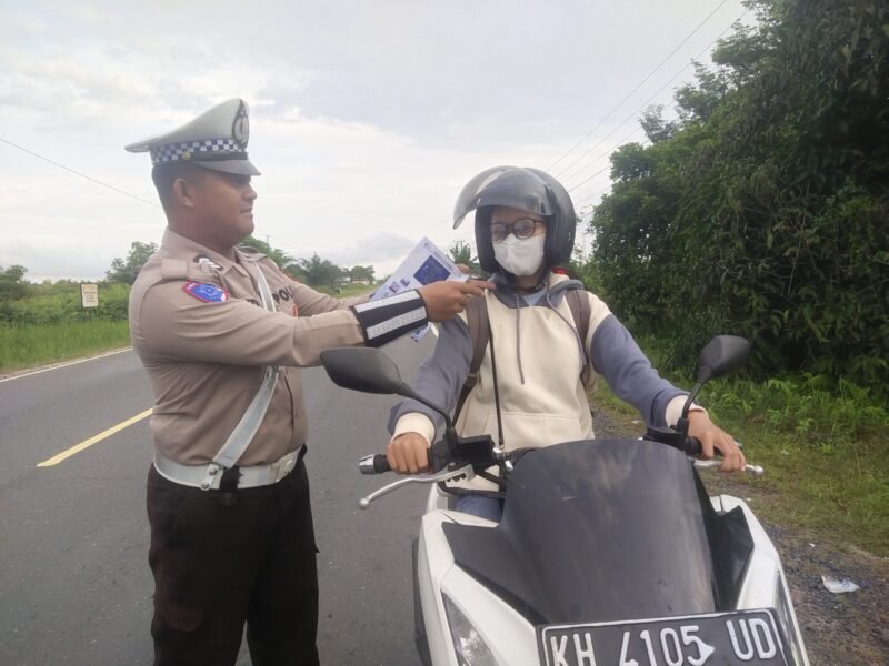 Kampanye ‘Klik Biar Selamat’, Ajak Pengendara Motor Pakai Helm dengan Benar