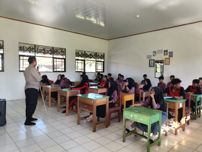 Antisipasi Kenakalan Remaja, Sat Binmas Polres Pulang Pisau Sosialisasikan Dampak Judi Online dan Bullying di Sekolah